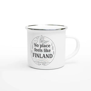 Produktbild: Emaille-Tasse mit dem Motiv „No Place Feels Like Finland Design“ von Rather Be in Finland